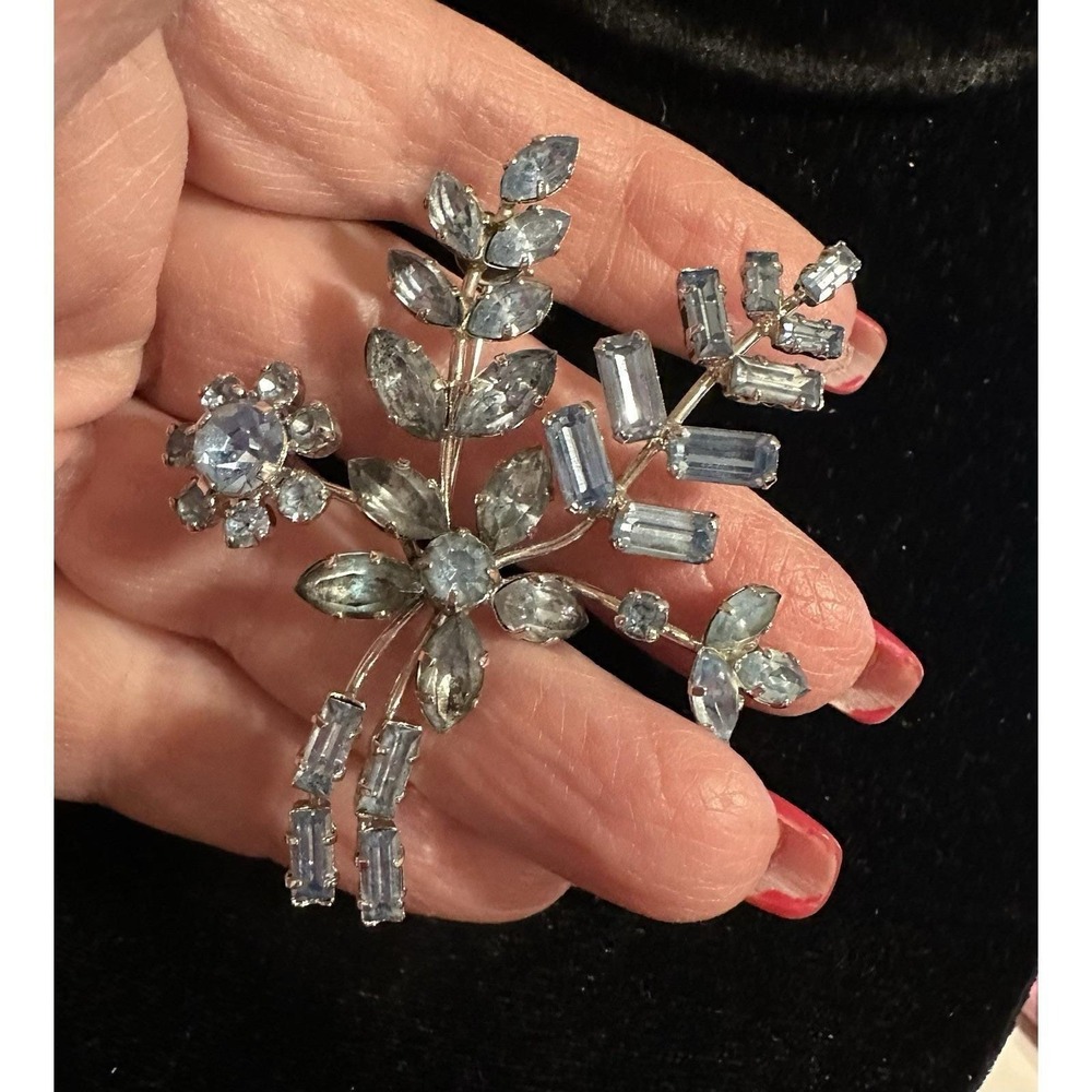 Vintage Made In Austria Blue Crystal Brooch Floral Spray - Picture 4 of 4